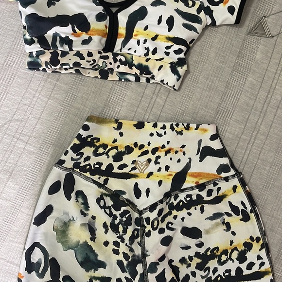 CLS | NC Elite Shape Cheetah Amanda Top and Legging with Mesh Set Size XS / S - Picture 6 of 13